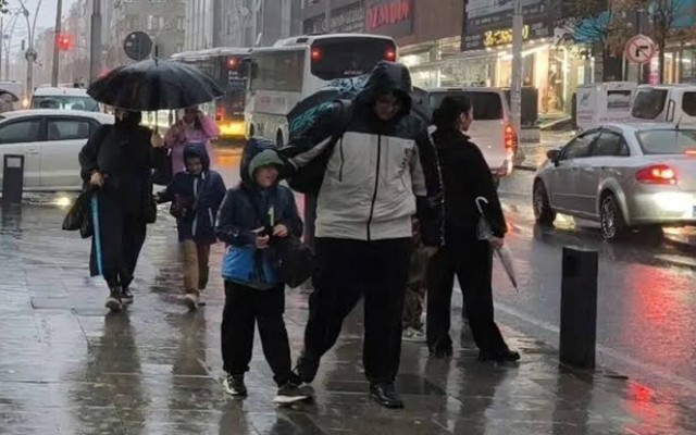 İstanbulda bütün imtahanlar dayandırıldı